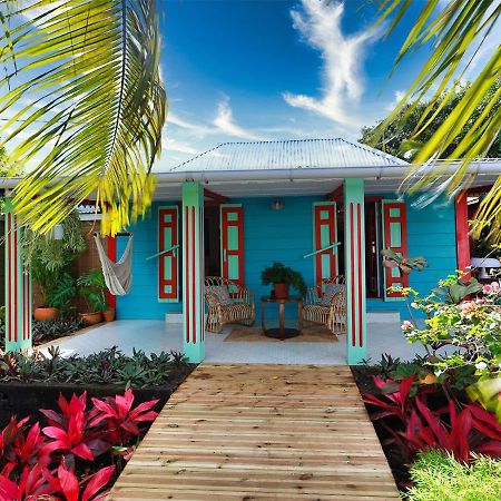 L'Incroyable Maison De Mamie Mechant Saint-Philippe Exterior photo